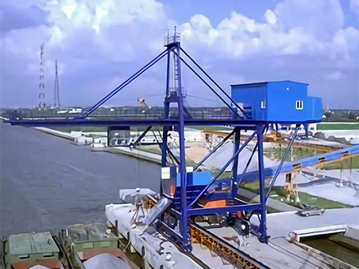 harbour feight crane